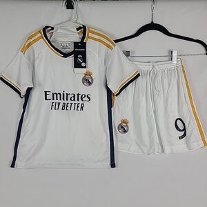 NEW Real Madrid Jersey+ Shorts Youth Sz US 22 (S-M?) Whistle & Key Chain